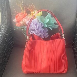 EUC Coral Coach Madison Pintuck leather handbag